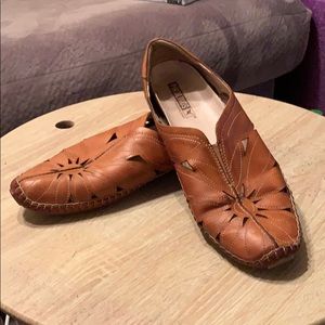 Pikolinos Driving Flat